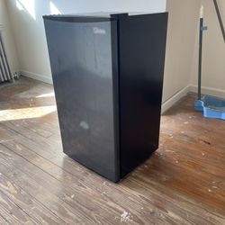 Midea Mini Fridge