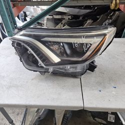Toyota Rav4 Left Headlight Oem