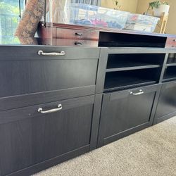 Entertainment Center/ TV Stand