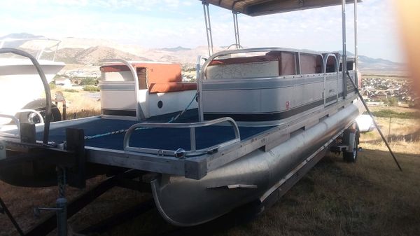 1990 garmen pontoon boat