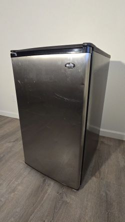Stainless Steel Sanyo Refrigerator 3.7 Cubic Foot Counter-High