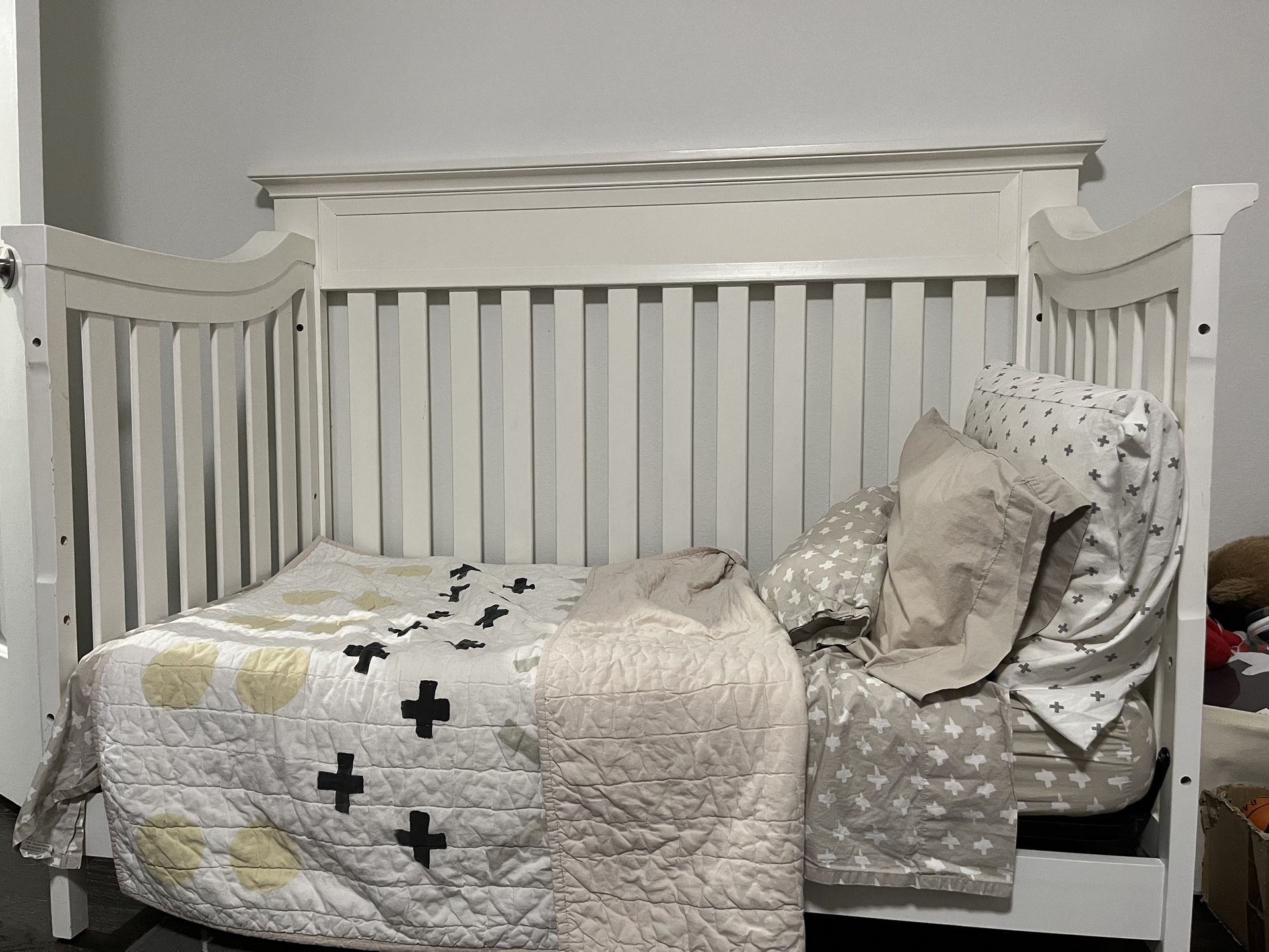 Crib Toddler Bed +Mattress