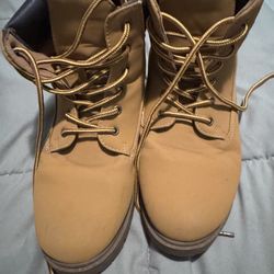 Wild Diva Lounge Boots Size 8