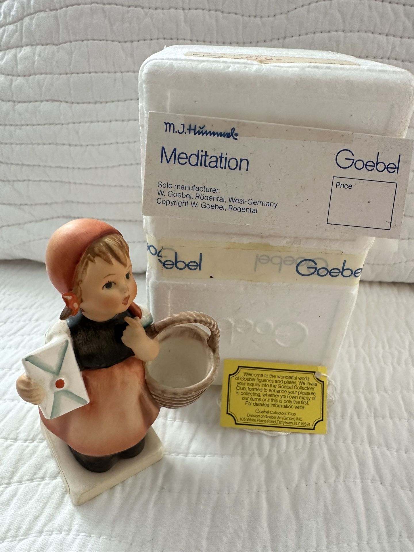 Porcelain Figurine Goebel Hummel Figurine " Meditation" Art-Nr. Hum 13/2/0 Rare 4 1/2" 1962