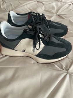 New Balance 327 Black/White Sneakers (Woman 6)