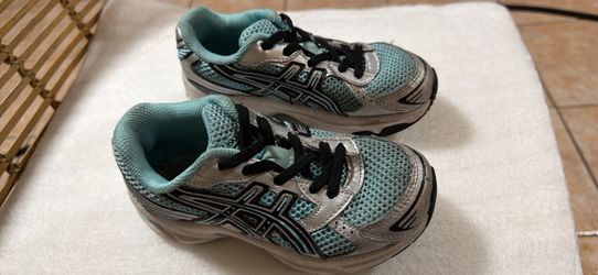 Kids sneakers