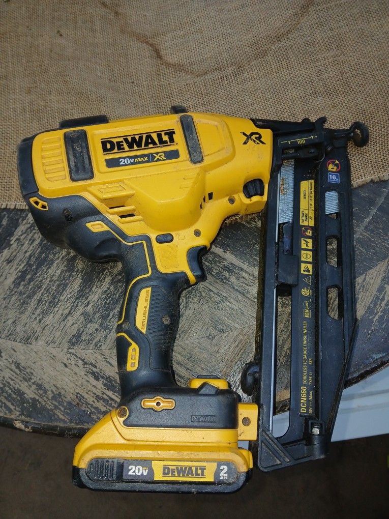 DEWALT 20V MAX* XR 16 Gauge Angled Cordless Finish Nailer