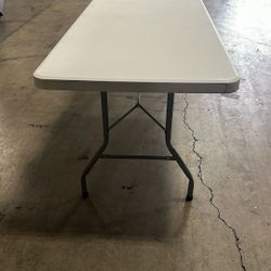 6 Ft Plastic Table