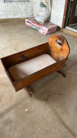 Doll crib-vintage 1985