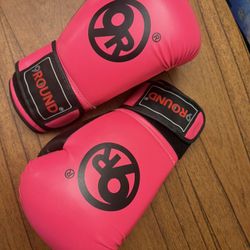 9 Round Boxing Gloves (S/M) 