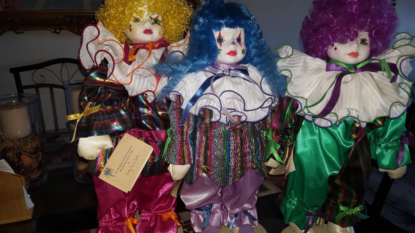 1987 BETTY JAME CARTER MUSICAL PORCELAIN DOLLS 1987, MINT CONDITION, ONLY PICK UP
