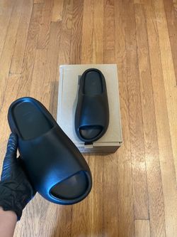 Yeezy slides new men size 9