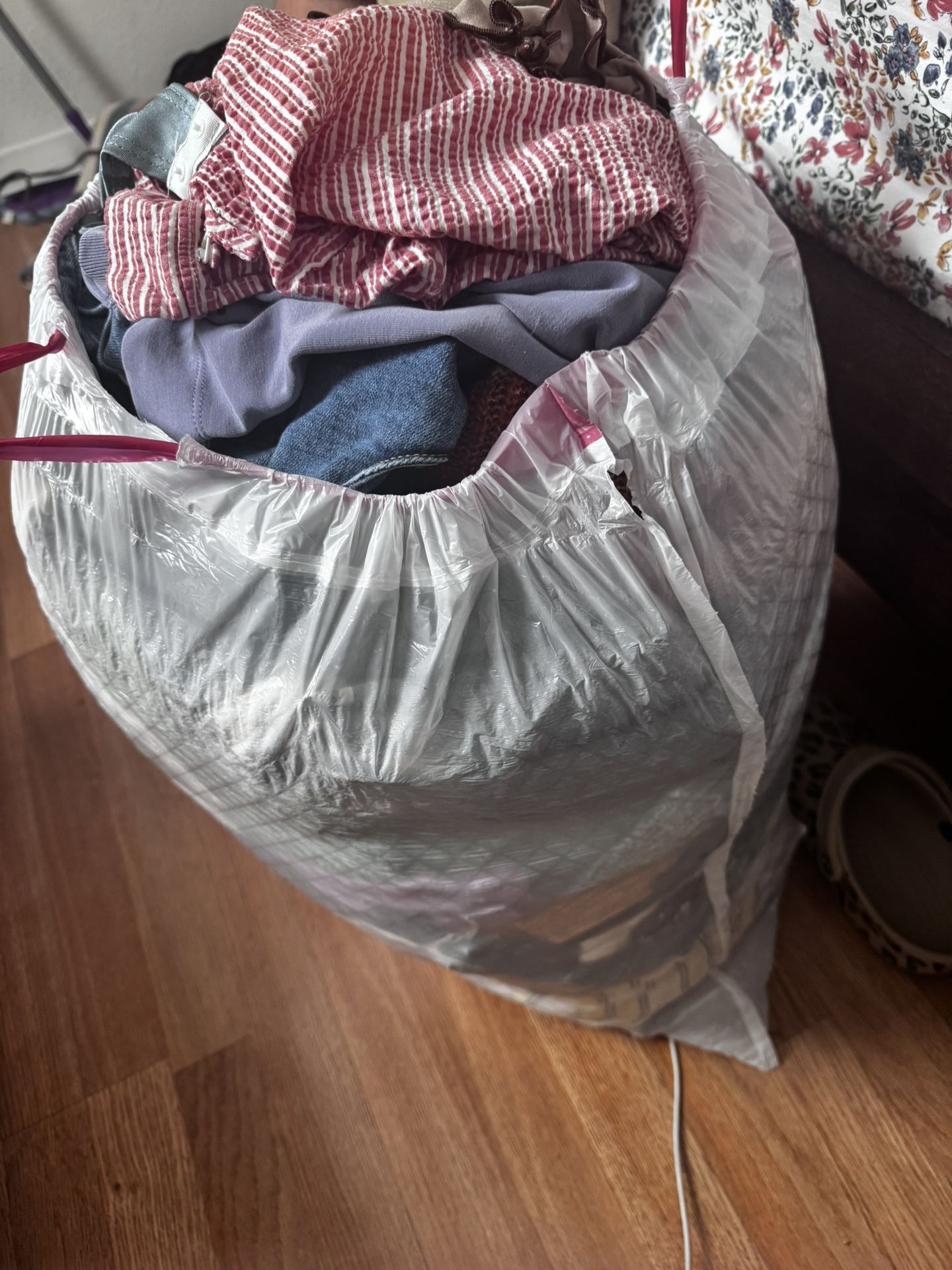 Women’s/ Juniors Clothes Size Small (OBO)