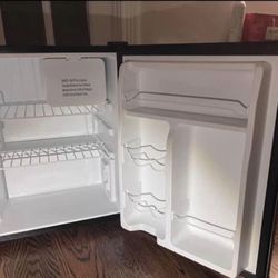 Small Mini Fridge 