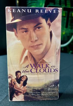 A Walk In The Clouds - Keanu Reeves VHS