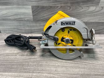 DEWALT 7-1/4"  Circular Saw DWE575 (A1D022860)
