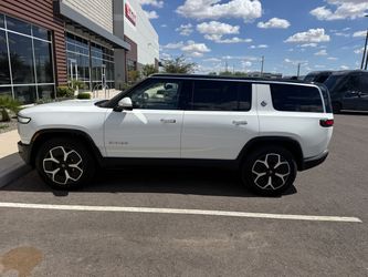 2023 Rivian R1S Quad Motor – 43,600 Miles – No Accidents – Excellent Condition