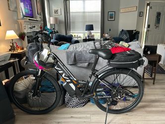 Vivi electric bike. black 26”