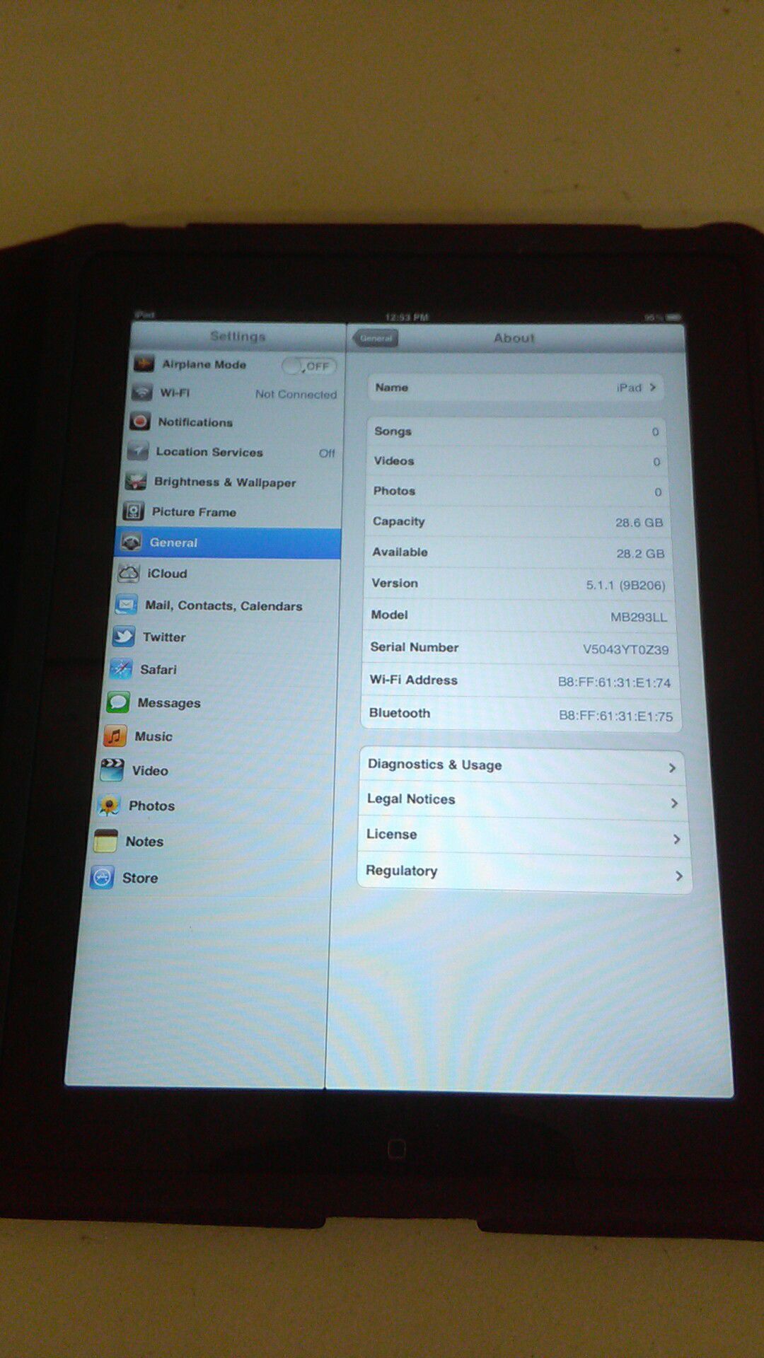 iPad 32GB First Gen ( no Camera ) Great for adults or kids