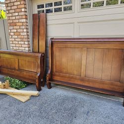 Vintage *CHERRY SOLID WOOD* Sleight Queen Bed