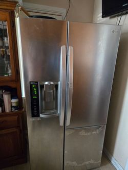 LG REFRIGERATOR  NO EMFRIA.