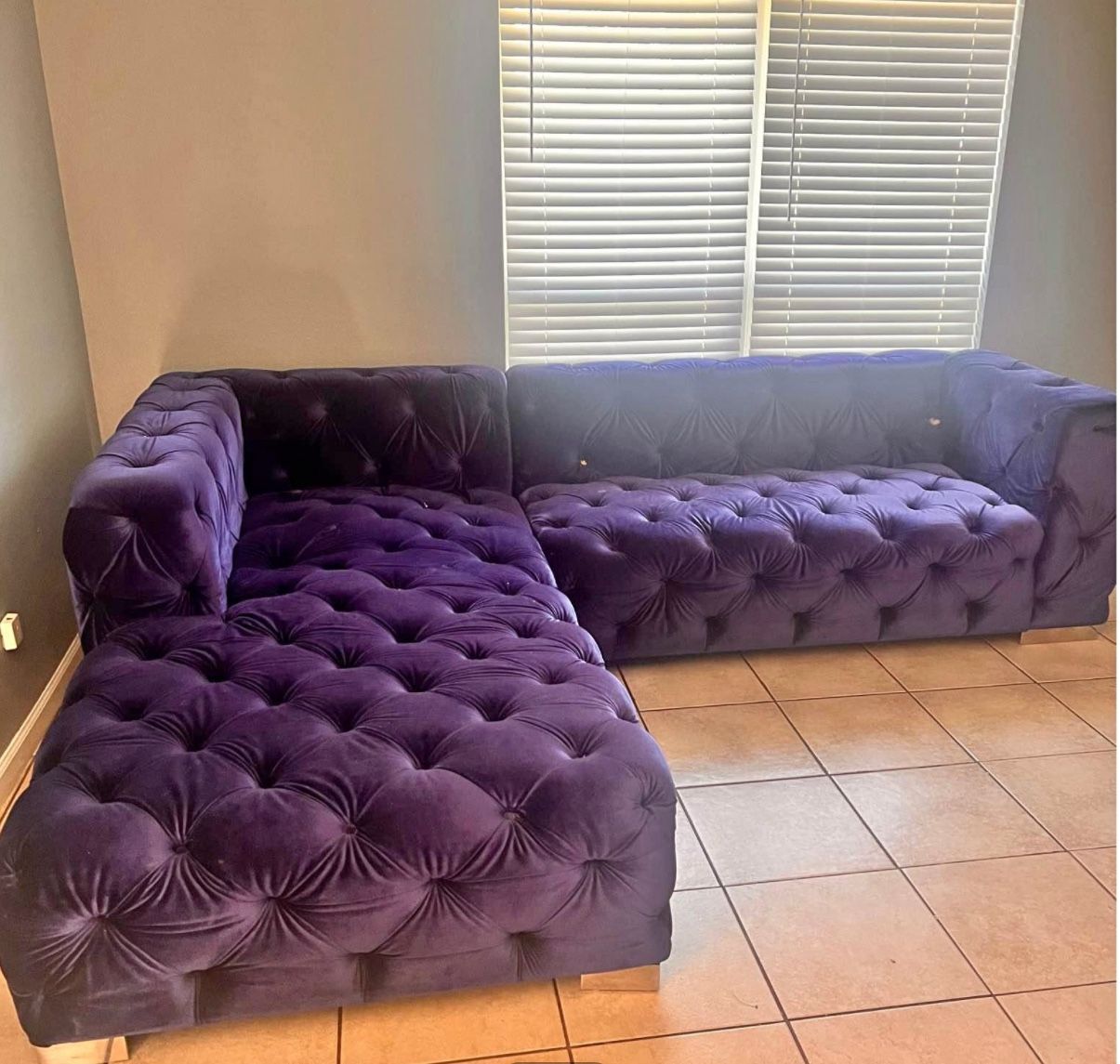 Fancy Tufted Chaise Sectional