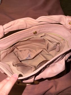 Coach Pink Parker Hobo leather bag $150 super vintage Pink bag To the inside it’s a little bit crusty, if you can see too in the pictures it has pe