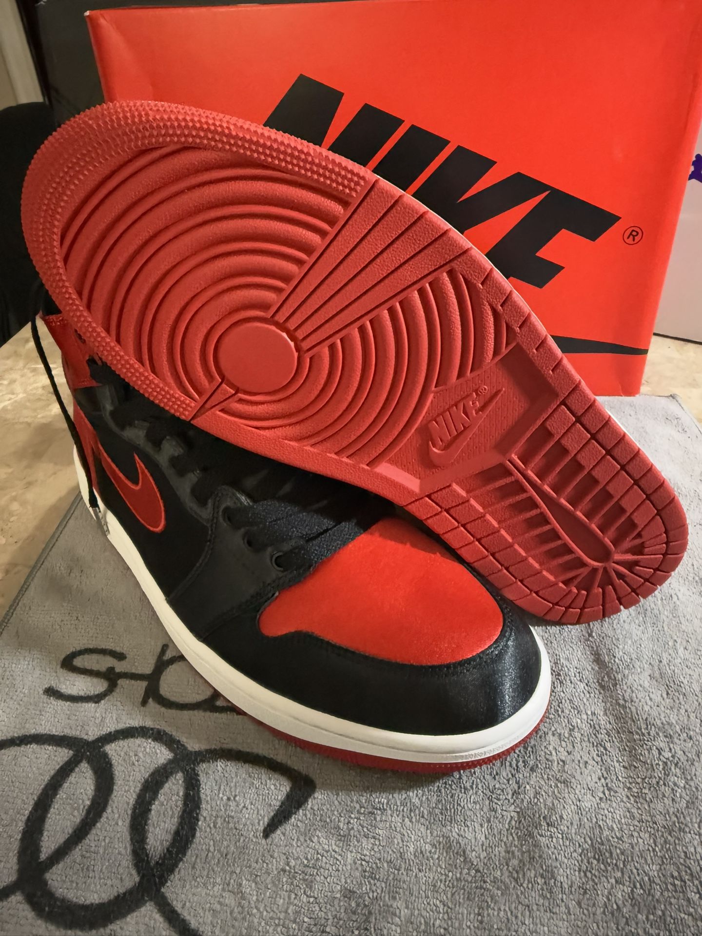Nike Air Jordan Satin Bred Toe Sz 10 1/2