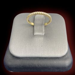 10 kt Gold & Diamond Ring