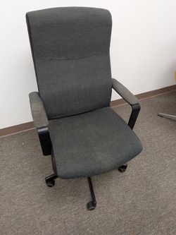 Awesome free office furniture