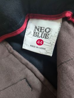 Neo cargo shorts size 42 expect one is size 44 and no side pockets