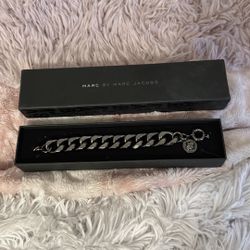 Marc Jacobs turn lock bracelet