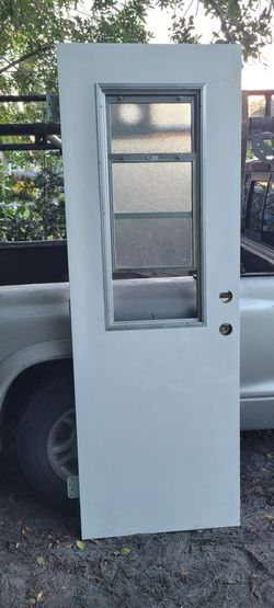 # puerta de metal 28 x79