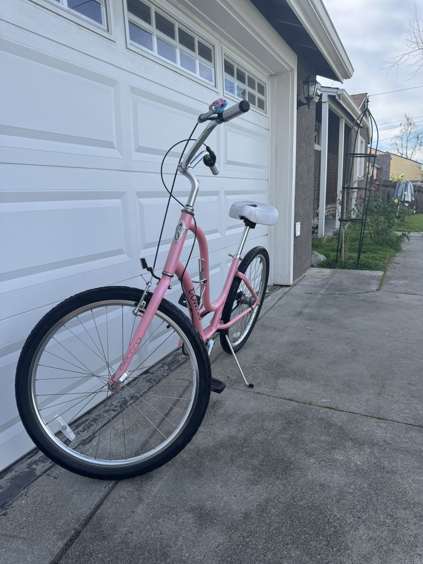 Pink (rare color) Electra Townie 3i Bike