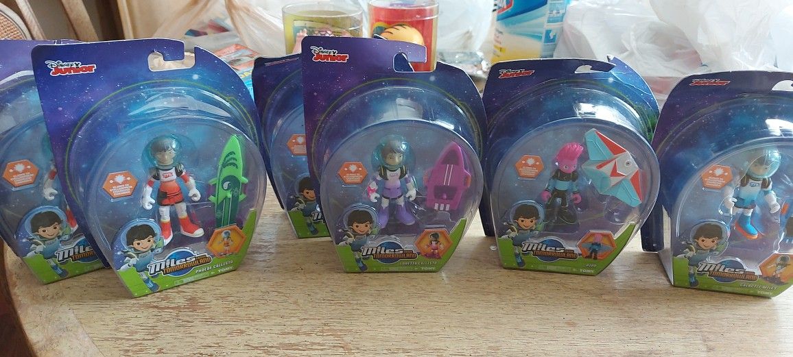Disney Junior Miles From Tomorrowland By Tomy with 1Galactic Miles 2 Phoebe Callisto 1Pipp 2Loretta Callisto made in Oakbrook Illinois 2015 All 6 UNO