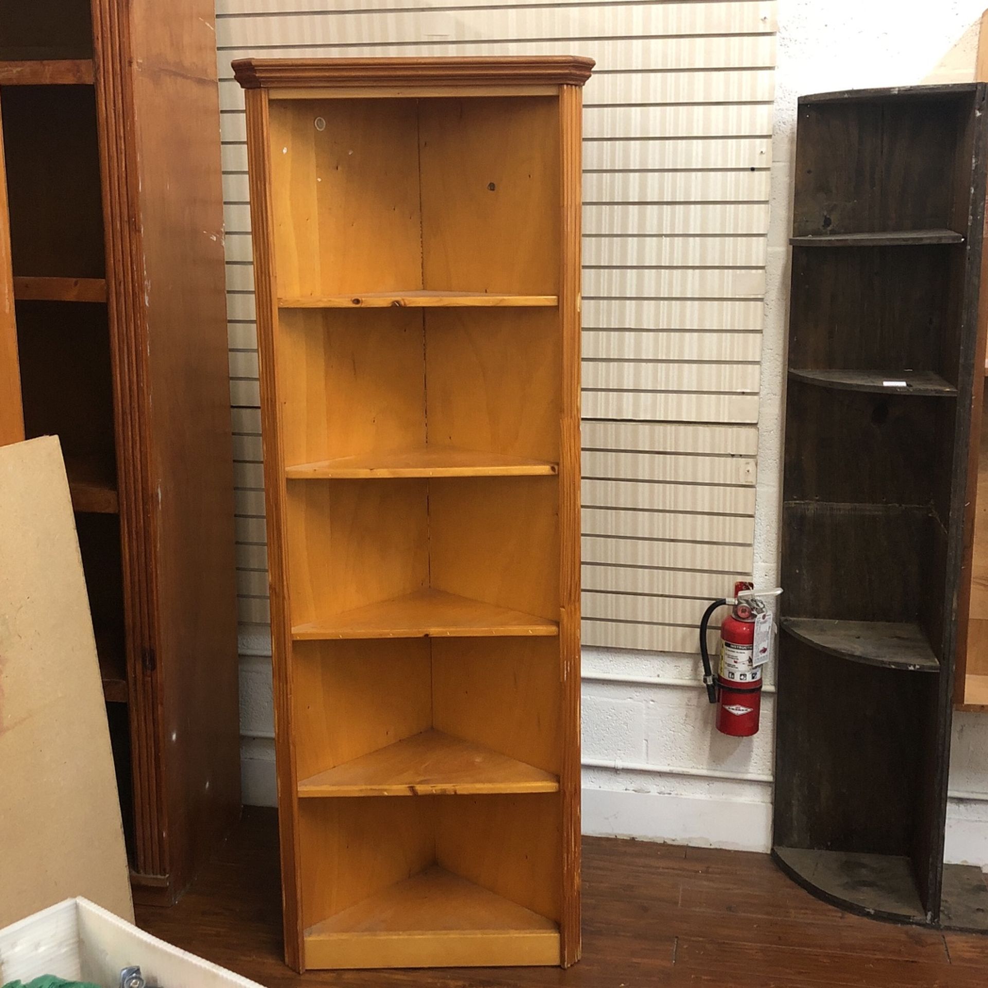 CORNER SHELF UNIT