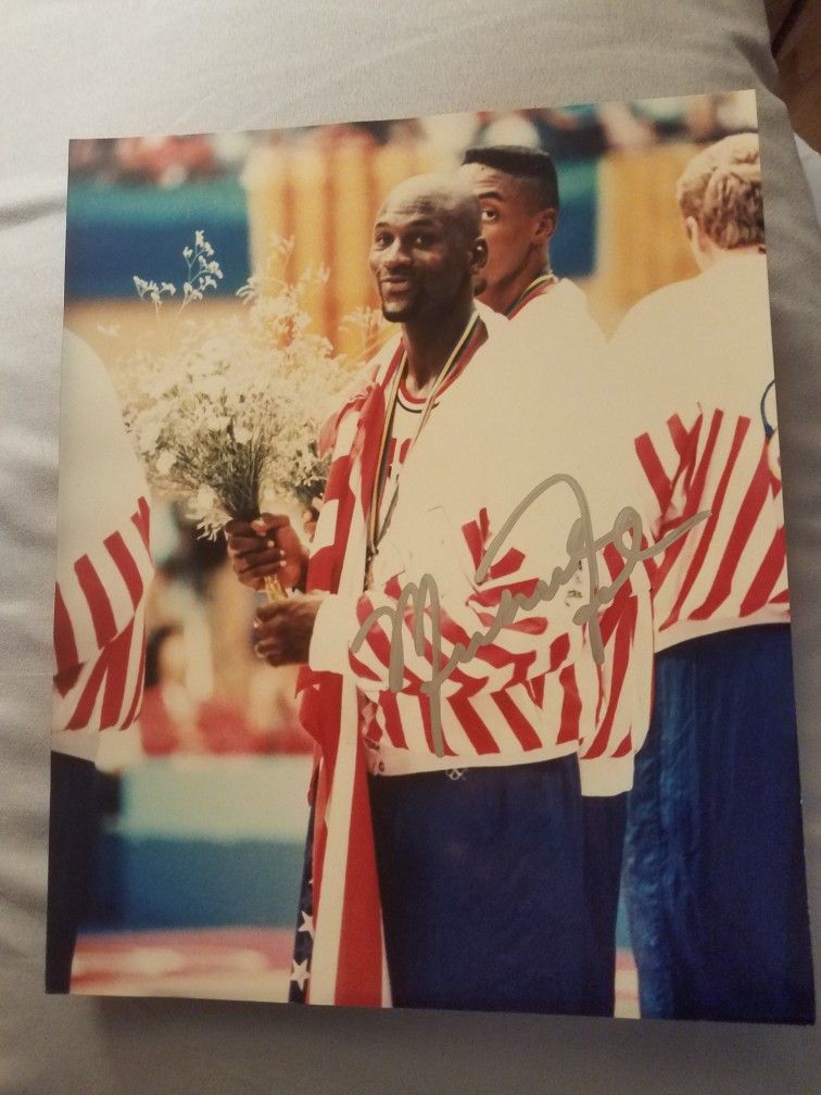 AUTOGRAPHED Michael Jordan Dream Team Gold Medal Winner PHOTO (See