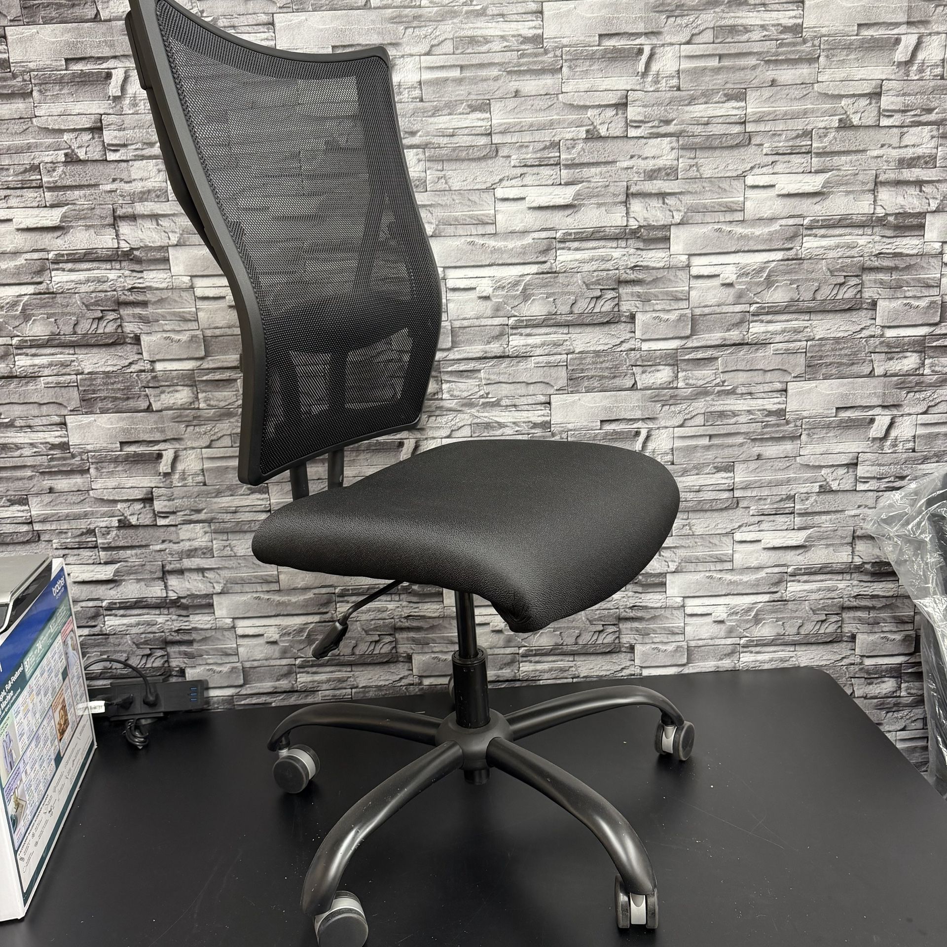 Flash Furniture HERCULES Black Contemporary Adjustable Height Swivel Fabric Desk Chair