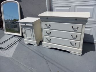 White Dresser Set