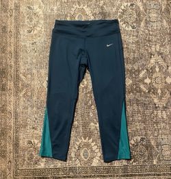Nike Dri fit capri leggings women’s size M