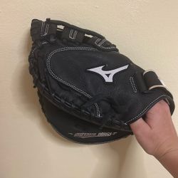 New Mizuno catchers mitt right handed 