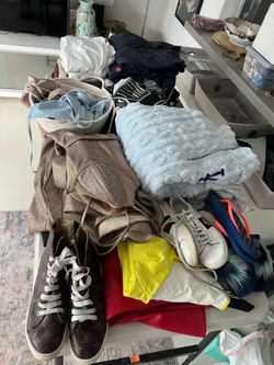 Women’s bundle of clothing size S/M/L