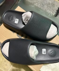 Yeezys Slide Size 7 Men