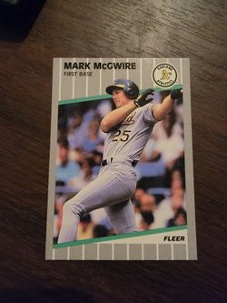 1989 Fleer Mark McGwire Baseball Card #17 NM