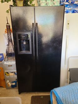 GE Side-by-Side Refrigerator – Black