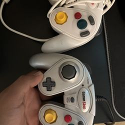 GameCube Controllers 