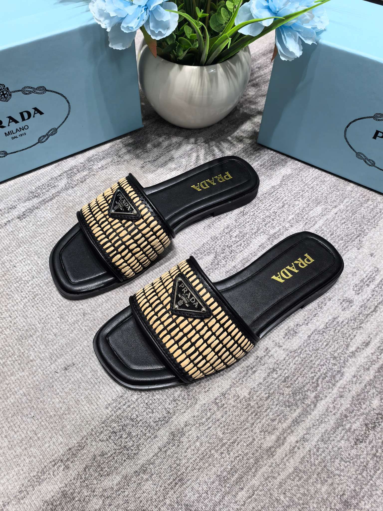 25ss flat sandsals size 35--42