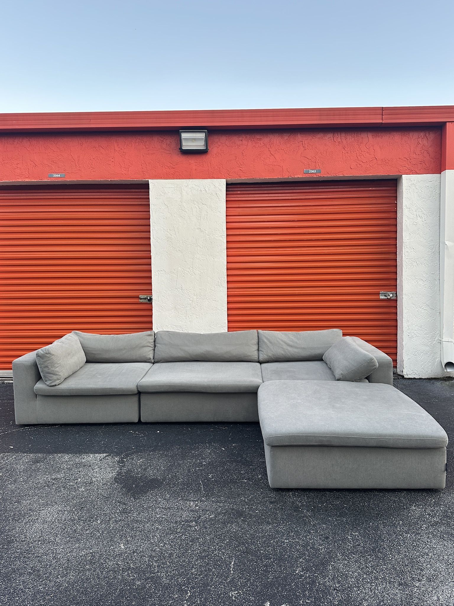 Modani Cloud 4p ottoman · Gray Sectional Sofa