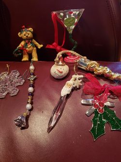 7 piece assorted ornaments