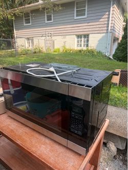 Wall hanging microwave
